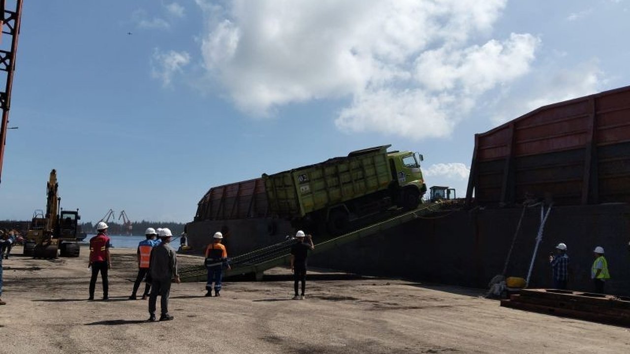 PTP Bengkulu memastikan **arus logistik Bengkulu** kembali lancar setelah alur Pelabuhan Pulau Baai pulih dari pendangkalan. Bagaimana dampak positifnya bagi ekonomi daerah?