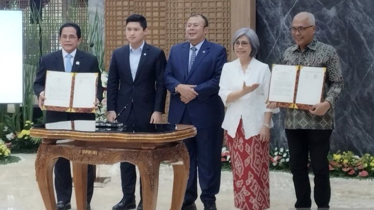 DPR RI dan ANTARA resmi menjalin kolaborasi publikasi, sebuah langkah strategis untuk memperkuat transparansi parlemen. Simak bagaimana kerja sama ini akan menjembatani informasi kepada publik!