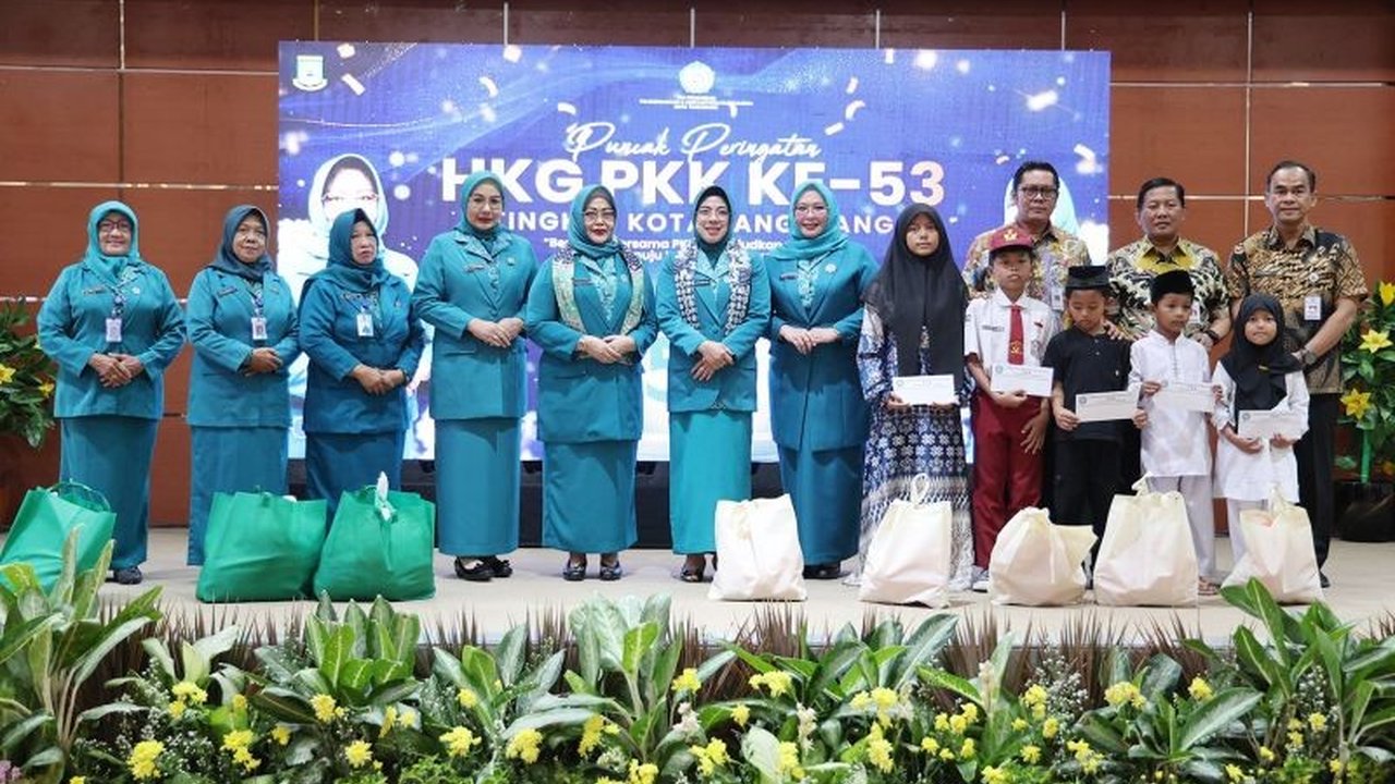 Penguatan Ketahanan Keluarga menjadi fondasi krusial bagi Indonesia Emas 2045. Simak bagaimana PKK Banten berperan aktif dalam mewujudkan visi besar ini.