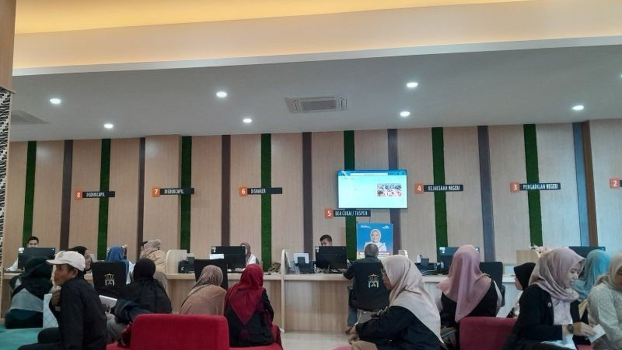 Sekda Garut Nurdin Yana mendesak penambahan kuota layanan paspor Garut yang kini terbatas 35 orang per hari. Akankah kebutuhan masyarakat akan paspor segera terpenuhi?