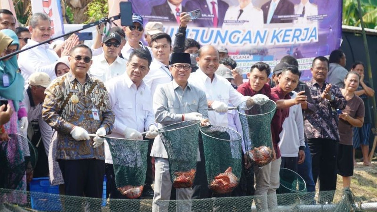 Menteri Desa siap bantu carikan negara tujuan ekspor nila salin Pati, komoditas perikanan unggulan yang memiliki potensi lahan terluas di Jawa Tengah. Simak upaya pemerintah!