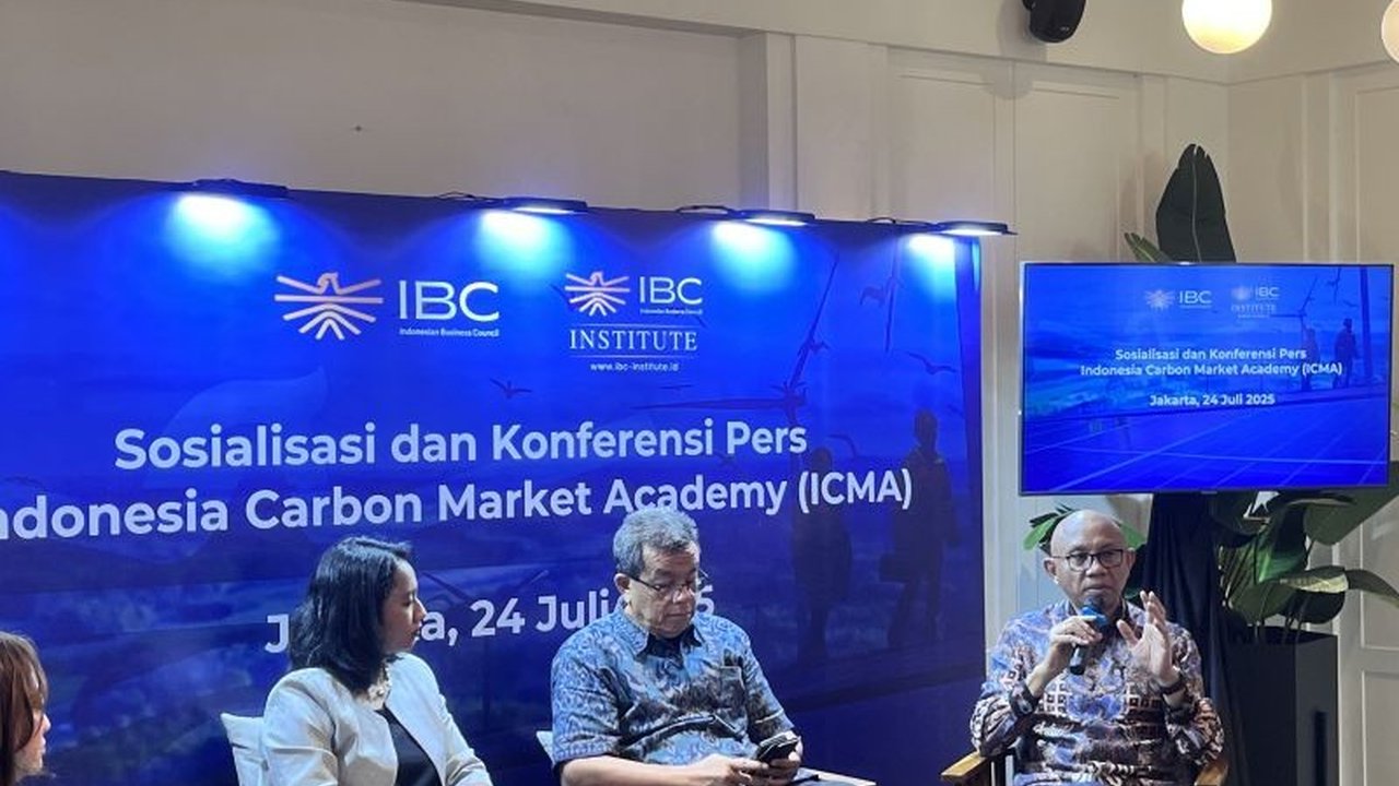 Indonesian Business Council (IBC) mengungkapkan strategi vital bagi Indonesia untuk lepas dari perangkap pendapatan menengah: penguatan pasar karbon. Bagaimana mekanisme ini bekerja?
