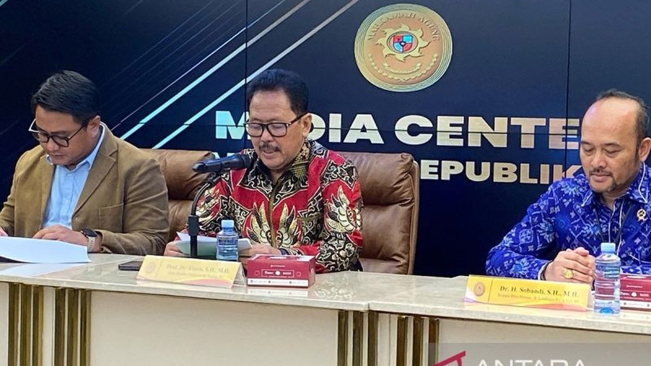 Mahkamah Agung (MA) menyatakan hakim boleh menangani perkara dengan objek yang sama. Namun, aturan hakim MA ini memicu kontroversi di kasus Marubeni vs Sugar Group Company.