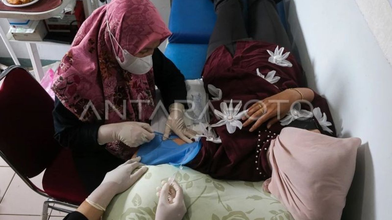 Pemerintah Kota Tangerang gandeng Ikatan Bidan Indonesia (IBI) untuk edukasi perencanaan Jarak Kelahiran Anak dan kontrasepsi, demi keluarga berkualitas.