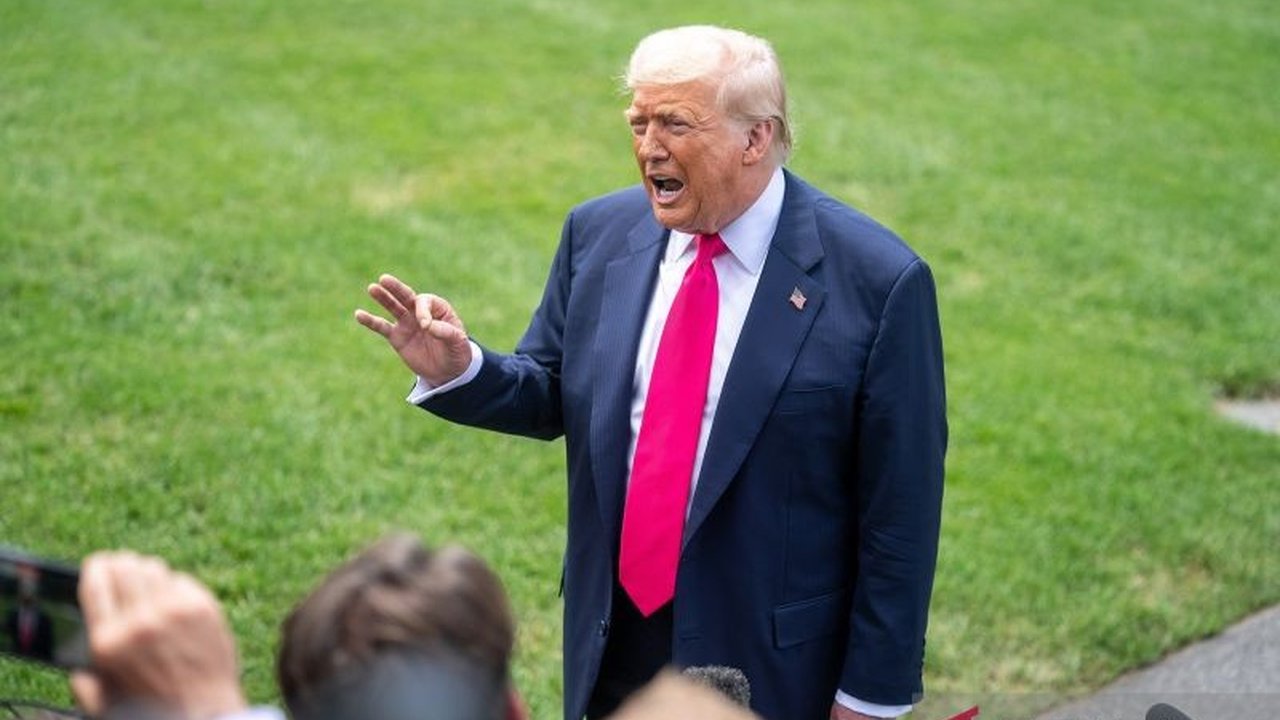 Pemerintah Indonesia disarankan tetap strategis dalam negosiasi tarif AS untuk menjaga posisi tawar. Simak bagaimana Indonesia bisa memperoleh kesepakatan lebih baik!