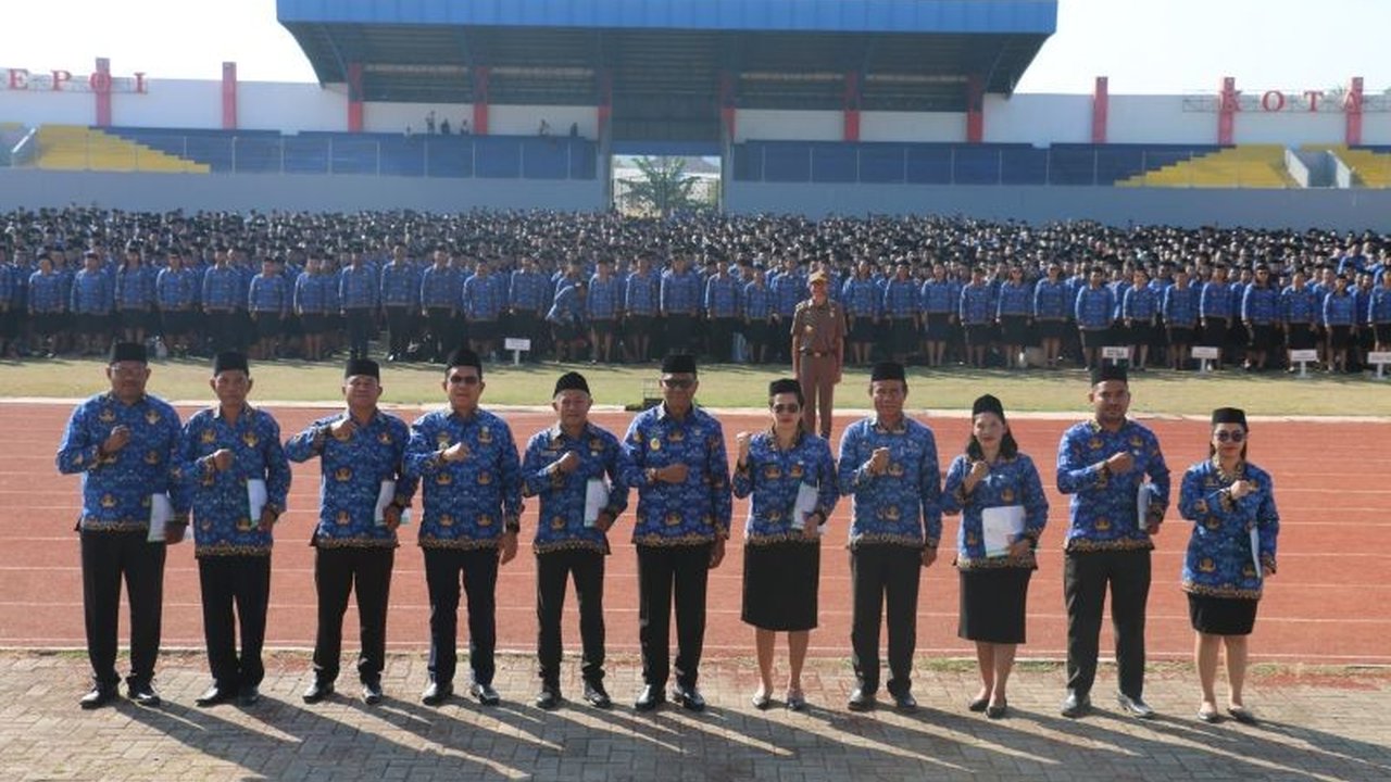 Gubernur NTT Melki Laka Lena menyerahkan SK kepada 5.480 PPPK NTT, diharapkan perkuat pelayanan publik di sektor pendidikan, kesehatan, dan teknis. Apa pesannya?