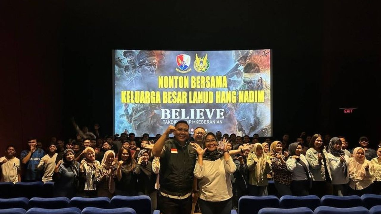 Danlanud Hang Nadim mengajak nonton bareng film 'Believe', biografi Panglima TNI Jenderal Agus Subiyanto, yang sarat makna perjuangan prajurit dan pentingnya keluarga. Temukan pelajaran berharga di dalamnya!