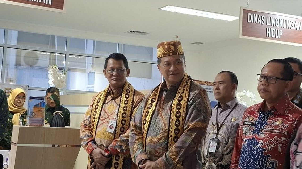 Wakil Menteri PANRB Purwadi Arianto menegaskan peran krusial ASN sebagai motor penggerak transformasi birokrasi dan pelayanan publik prima. Simak bagaimana ASN akan membawa perubahan signifikan.