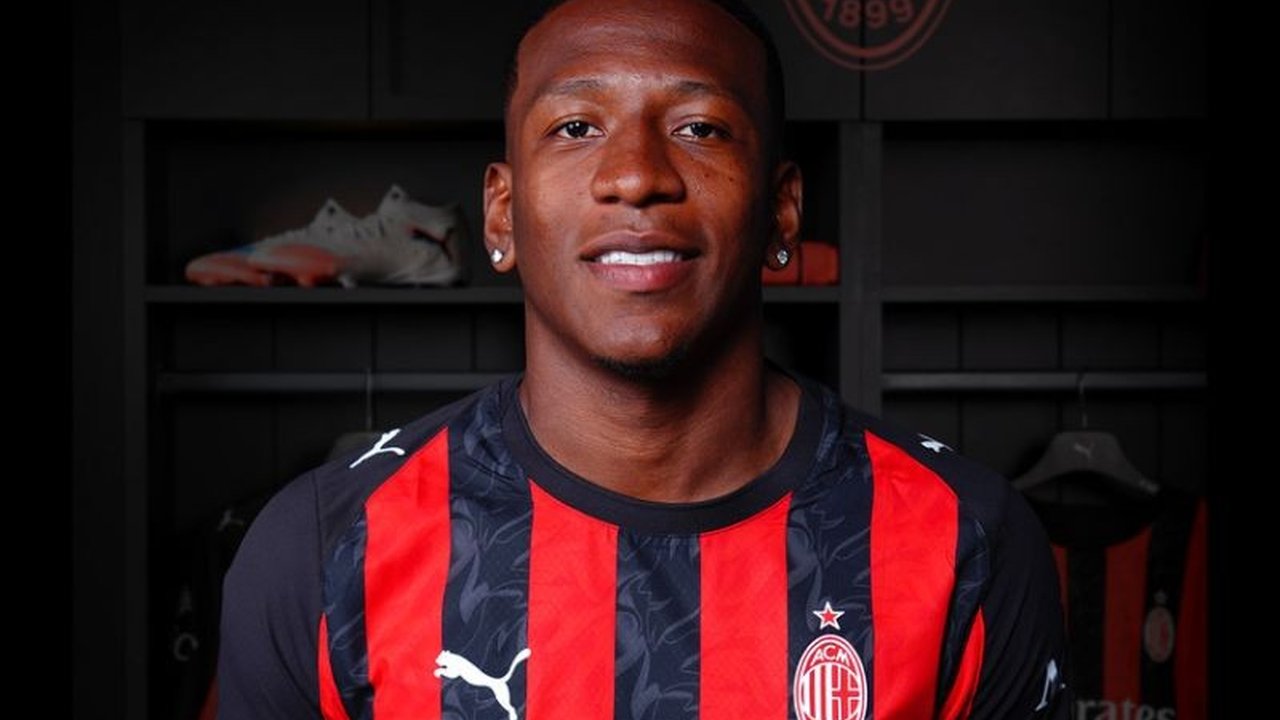 AC Milan berhasil mendatangkan bek kiri Pervis Estupinan dari Brighton & Hove Albion, menjadikannya pemain Ekuador pertama yang bergabung dengan Rossoneri.