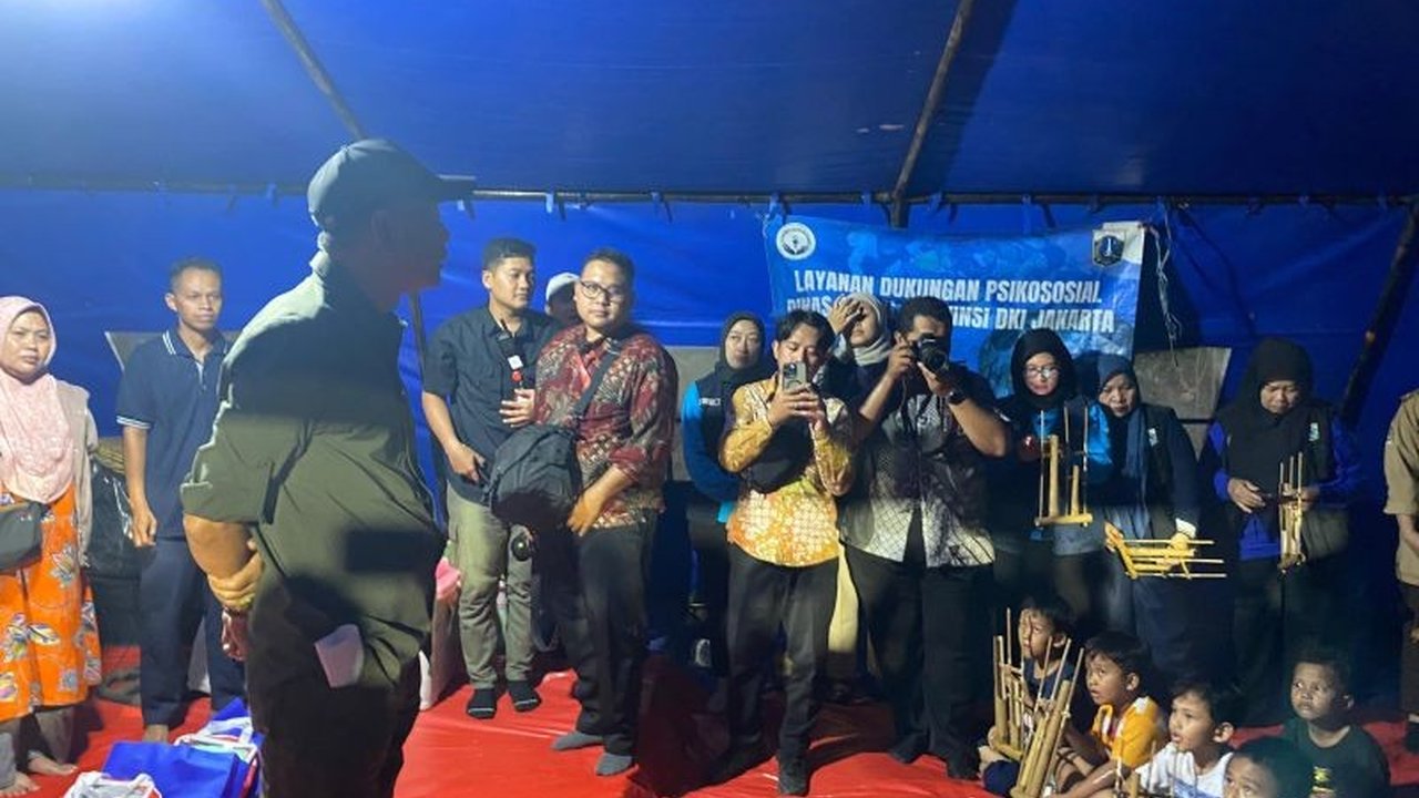 Kemensos salurkan Bantuan Kemensos senilai Rp140 juta untuk korban kebakaran Grogol Utara. Simak detail dampak dan upaya pemulihan bagi puluhan keluarga terdampak.