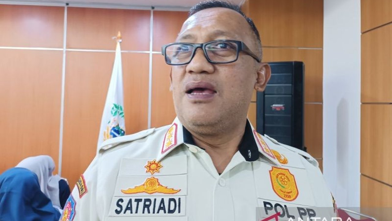 Pemprov DKI Jakarta akan menugaskan Satpol PP Pariwisata di lokasi wisata dan acara hiburan. Mereka dibekali kemampuan bahasa asing, bukan unit baru, dan siap berikan informasi akurat.
