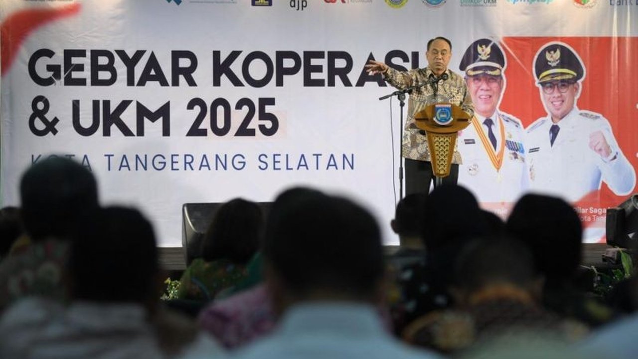 Menteri Koperasi Budi Arie Setiadi mendorong Koperasi Desa Merah Putih memetakan potensi lokal untuk bisnis, membuka peluang ekonomi baru bagi masyarakat.