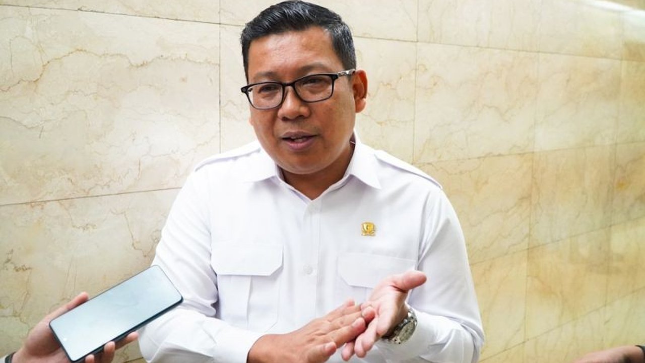 Praktik kecurangan beras di tengah produksi padi tertinggi dalam 57 tahun terakhir merugikan masyarakat hingga triliunan rupiah. Bapanas dan aparat hukum bertindak tegas.