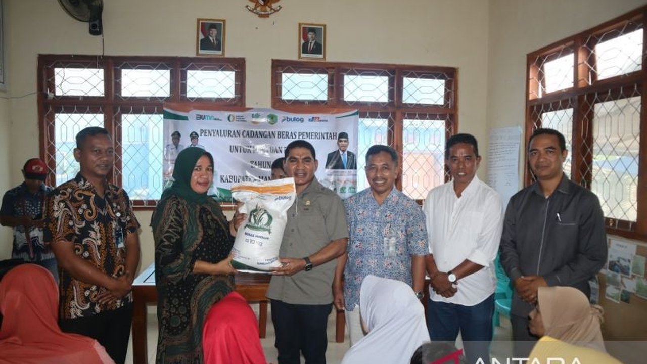 Fakta 20 Kg Bantuan Pangan Beras: Bulog dan DPR RI Salurkan untuk Warga Labuan Bajo