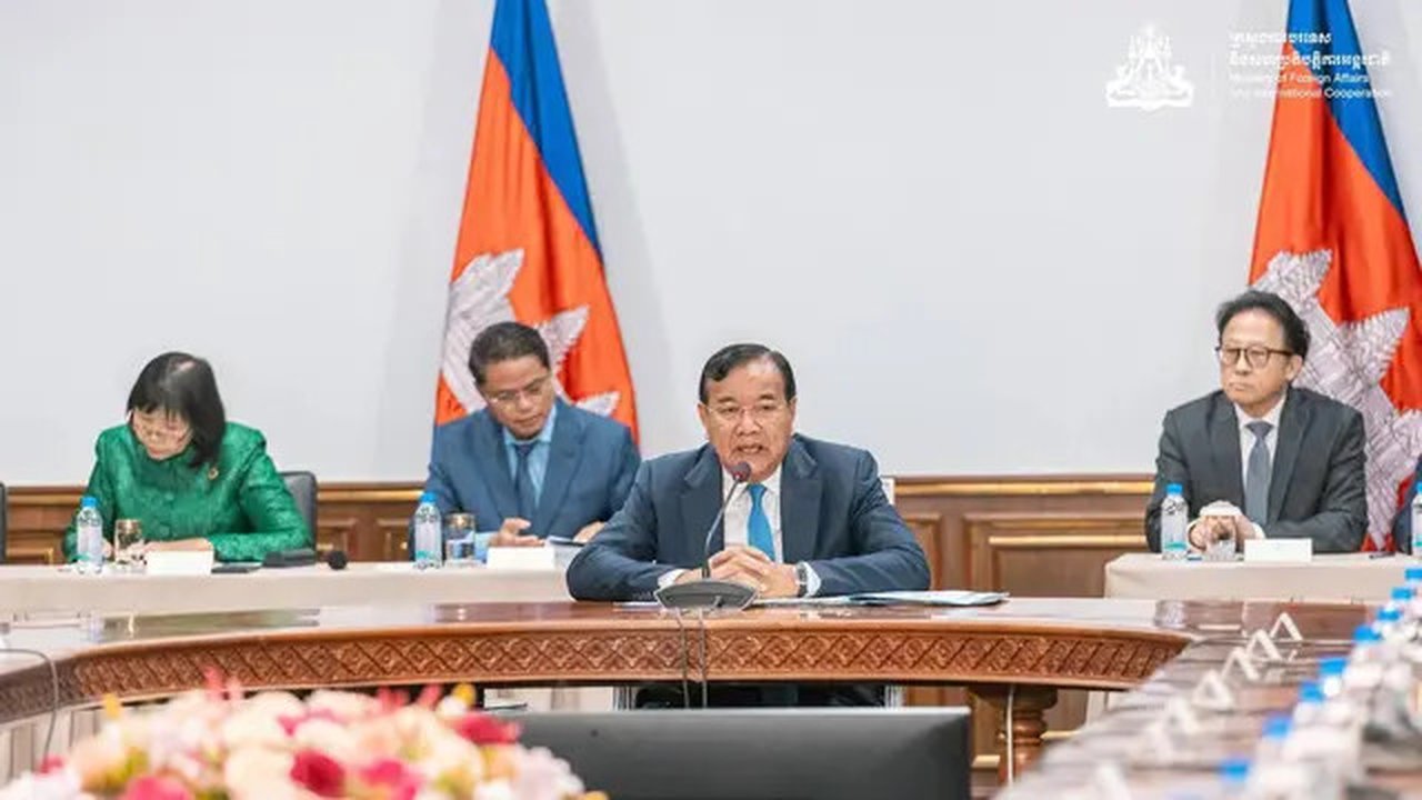 Menteri Luar Negeri dan Kerja Sama Internasional (Menlu) Kamboja Prak Sokhonn pada Jumat (25/7/2025) pagi memberikan briefing kepada korps diplomatik di Phnom Penh tentang perkembangan sit