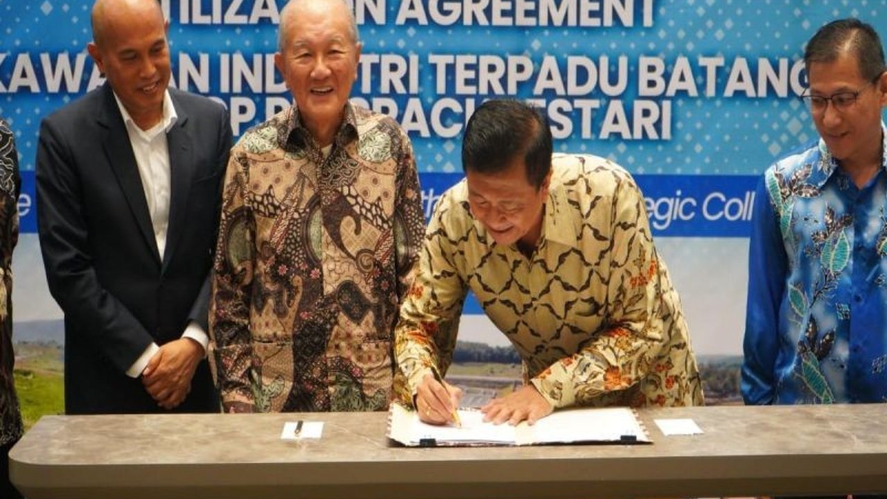 Perusahaan raksasa asal Malaysia, Thong Guan Industries, menanamkan investasi besar di KIT Batang, Jawa Tengah, membuka peluang kerja dan memperkuat ekonomi nasional.