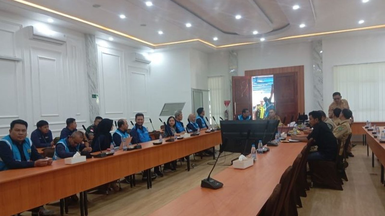 Bupati Bengkayang Sebastianus Darwis mengajak pihak swasta berkolaborasi dalam percepatan pembangunan Bengkayang. Simak bagaimana sinergi ini menguntungkan daerah!