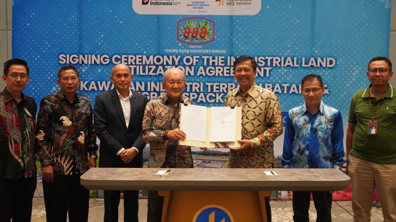 Perusahaan kemasan plastik terbesar Asia Pasifik, Thong Guan Industries, resmi memulai Investasi Thong Guan KEK Batang senilai Rp115 miliar. Apa dampak besar investasi ini bagi ekonomi Indonesia?