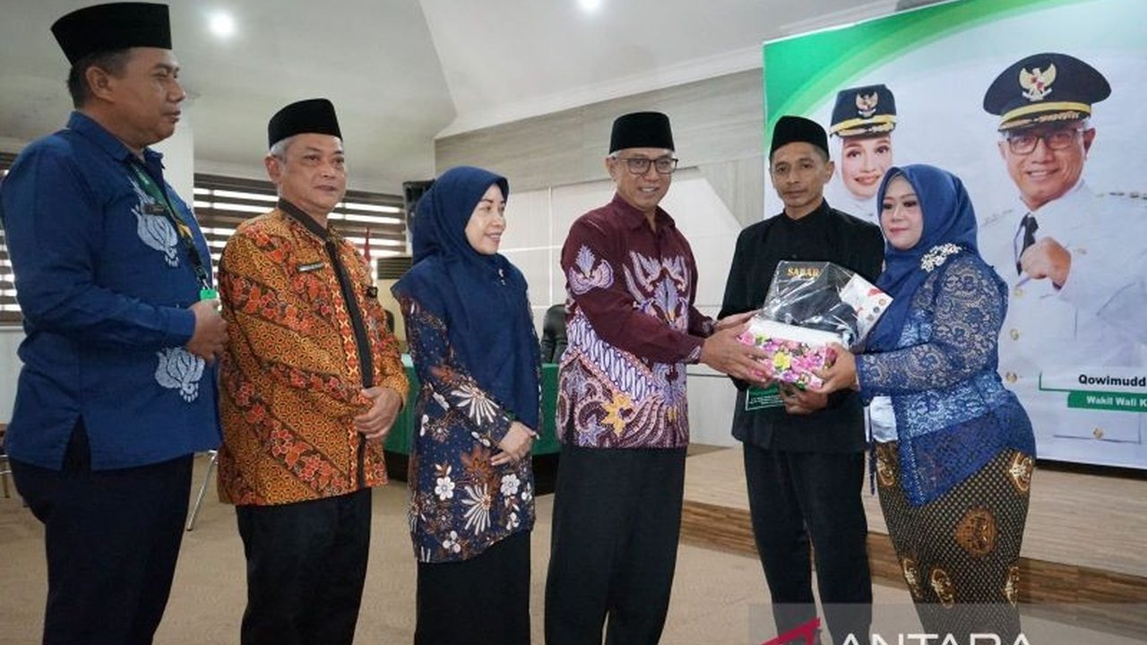Pemerintah Kota Kediri meluncurkan inovasi Koper Pengantin untuk memfasilitasi Sidang Isbat Nikah bagi ribuan pasutri belum tercatat, menjamin hak hukum dan nasab anak.