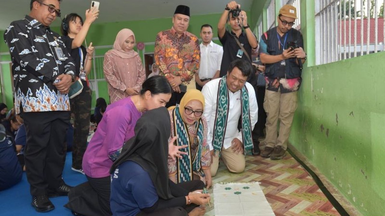 KemenPPPA bekerja sama dengan XLSmart sukses gelar pelatihan warga binaan di Lapas Perempuan Mataram. Simak bagaimana program ini membekali mereka untuk masa depan!