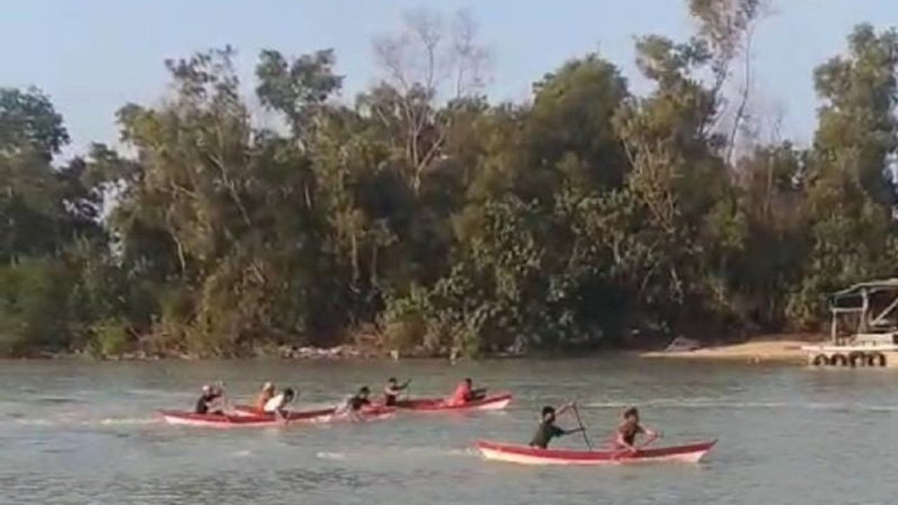 PT Timah Tbk kembali menunjukkan komitmennya dalam melestarikan budaya pesisir melalui Lomba Dayung Tradisional Bangka yang meriah. Simak antusiasme masyarakat dan tujuan mulia di baliknya.