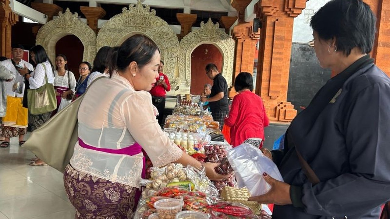Pemerintah Kota Denpasar kembali menggelar bazar pangan Denpasar untuk mengendalikan inflasi dan menjaga stabilitas harga bahan pokok. Simak selengkapnya!