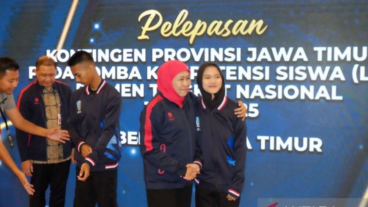 Kontingen Jawa Timur optimis raih juara umum LKS Nasional 2025 untuk ketiga kalinya berturut-turut, menargetkan 18 medali emas. Siapkah mereka mencetak sejarah?