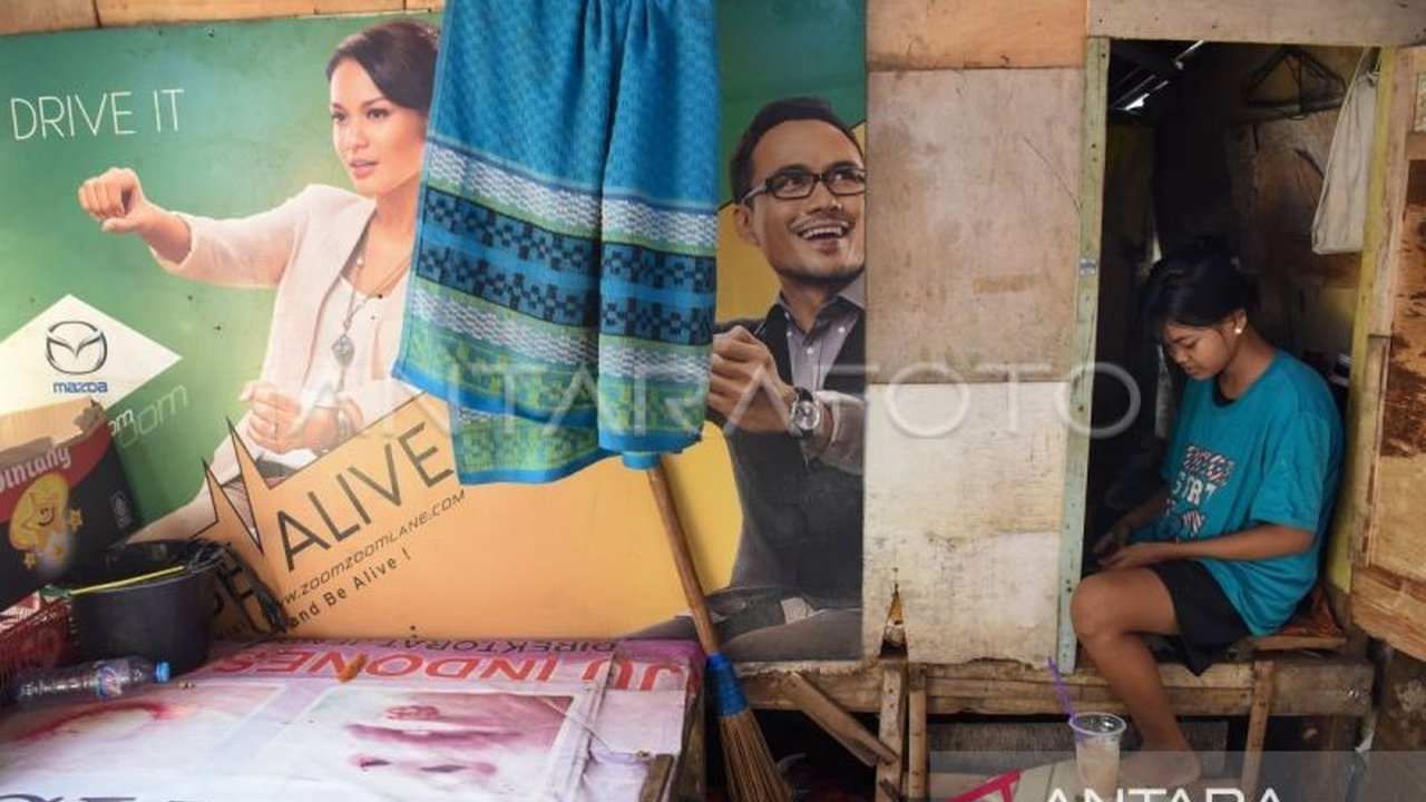 Badan Pusat Statistik (BPS) merilis data terbaru yang menunjukkan peningkatan kemiskinan perkotaan pada Maret 2025. Fenomena ini dipicu oleh beberapa faktor, termasuk lonjakan jumlah setengah pengangguran.