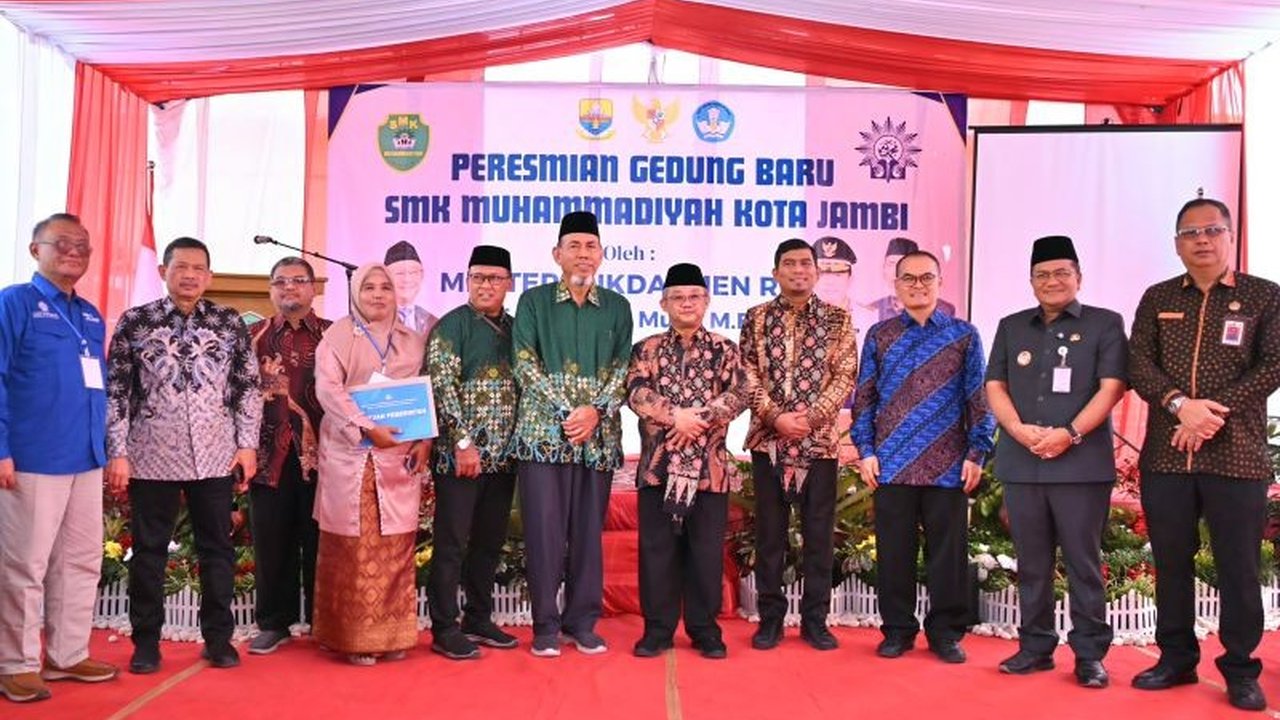 Menteri Pendidikan Dasar dan Menengah meresmikan 4 SMK di Jambi sebagai BLUD, membuka jalan bagi kemandirian finansial dan pengembangan unit bisnis sekolah. Apa dampaknya bagi pendidikan vokasi?