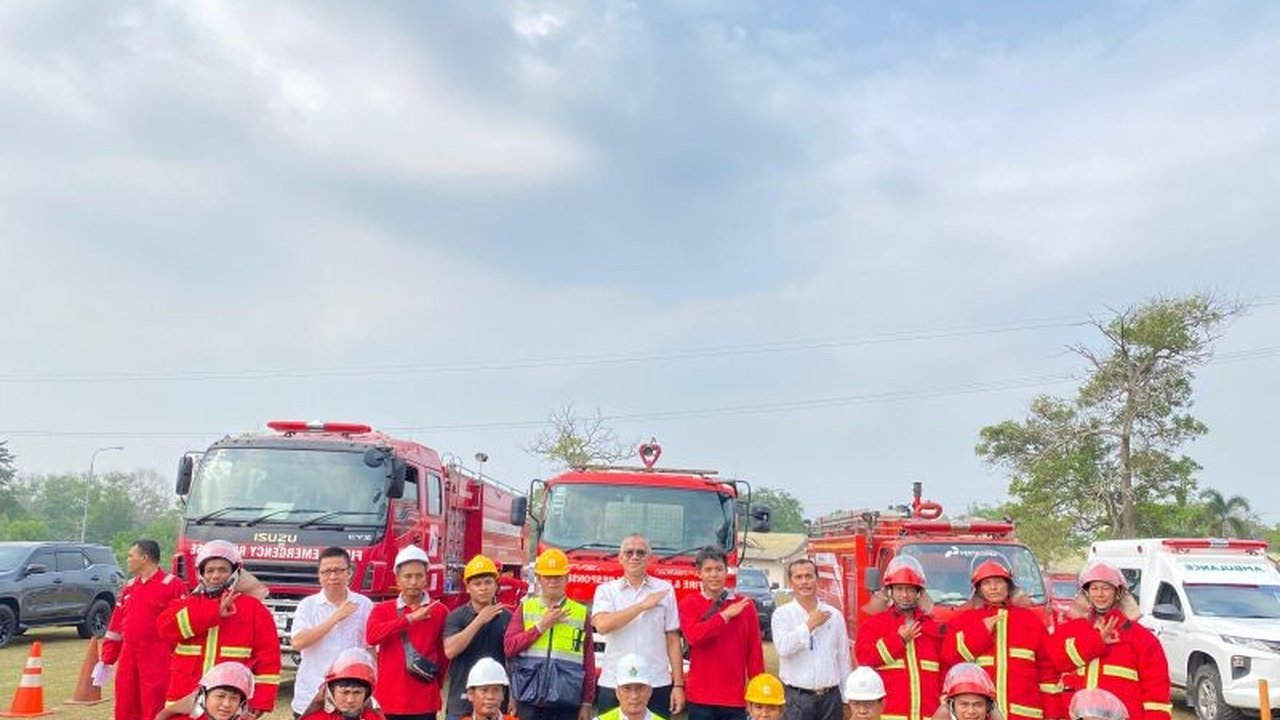 PTPN IV PalmCo menunjukkan komitmen serius dalam pengendalian karhutla dengan mengerahkan tim dan teknologi canggih. Bagaimana strategi mereka mencegah bencana asap terulang?