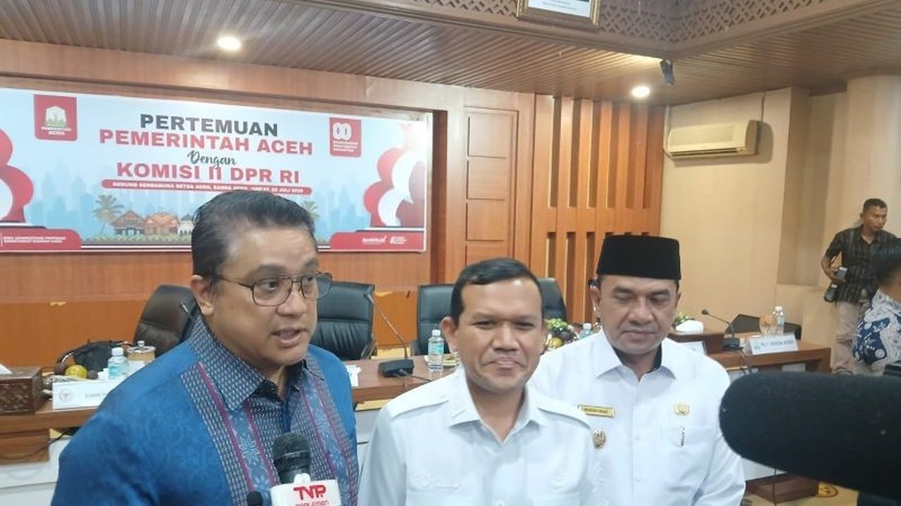 Komisi II DPR RI mendesak solusi permanen bagi ribuan desa dalam kawasan hutan lindung, termasuk di Aceh, yang terkendala pemanfaatan lahan. Bagaimana nasib mereka?