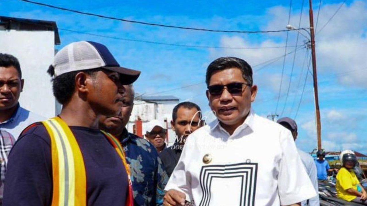 Pemerintah Kota Ambon tegaskan larangan parkir di badan jalan Pasar Mardika demi atasi kemacetan. Simak langkah konkret Pemkot Ambon dan dampaknya bagi warga!