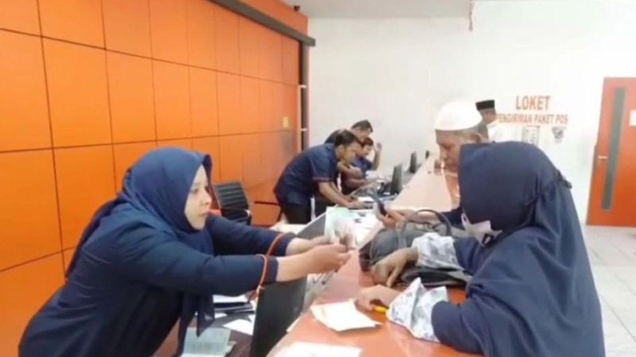 PT Pos Indonesia KCU Banda Aceh mendesak ribuan penerima Bantuan Subsidi Upah (BSU) segera melakukan pencairan BSU sebelum 31 Juli 2025. Jangan sampai hangus!