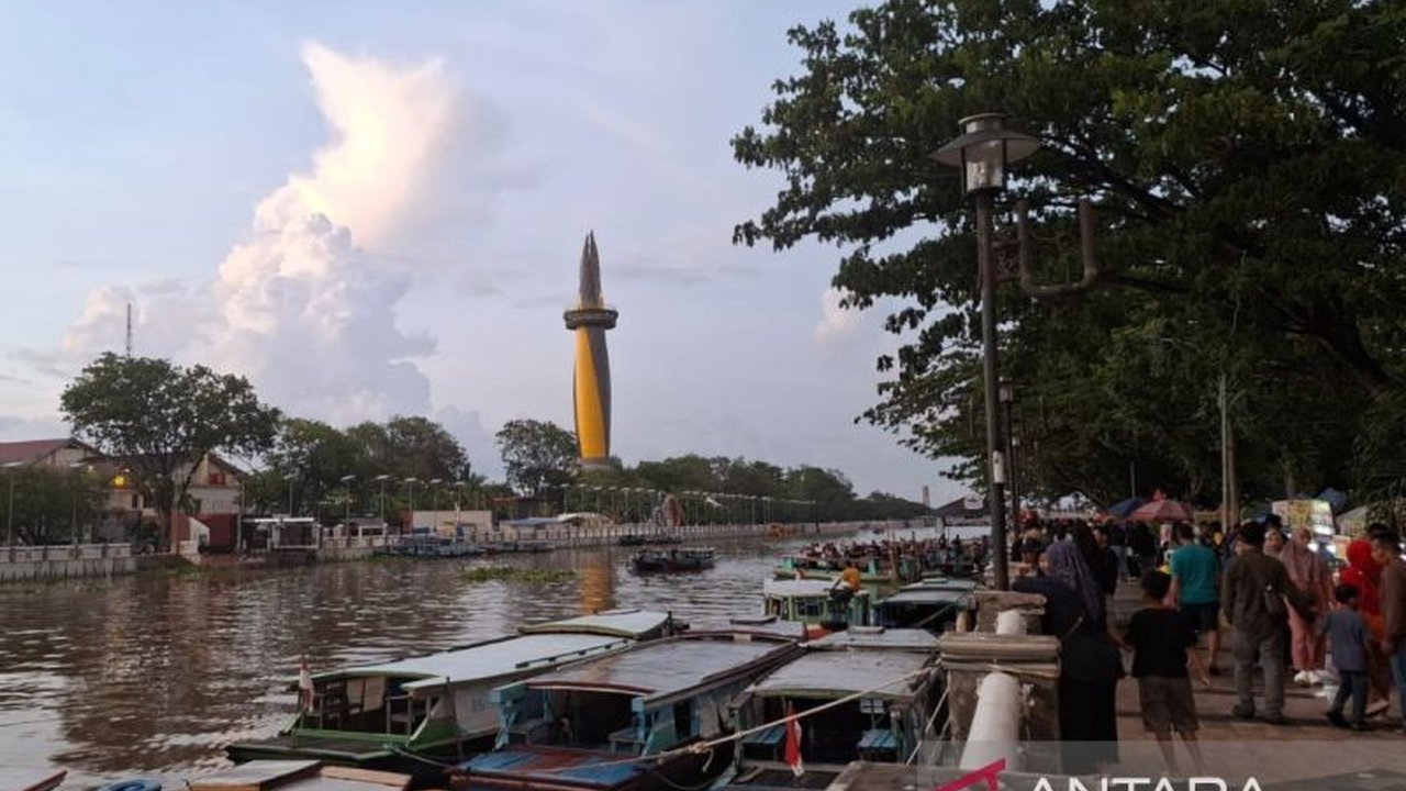 Pemerintah Kota Banjarmasin akan melakukan penataan Siring Sungai Martapura, ikon wisata yang dipadati ribuan pengunjung tiap pekan. Apa saja yang akan ditata?
