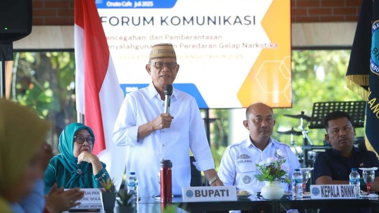 Pemerintah Kabupaten Bone Bolango menunjukkan komitmen kuat dalam mendukung program P4GN BNNK, bahkan Bupati siap menjalani tes urine. Simak selengkapnya upaya pemberantasan narkoba di daerah ini!