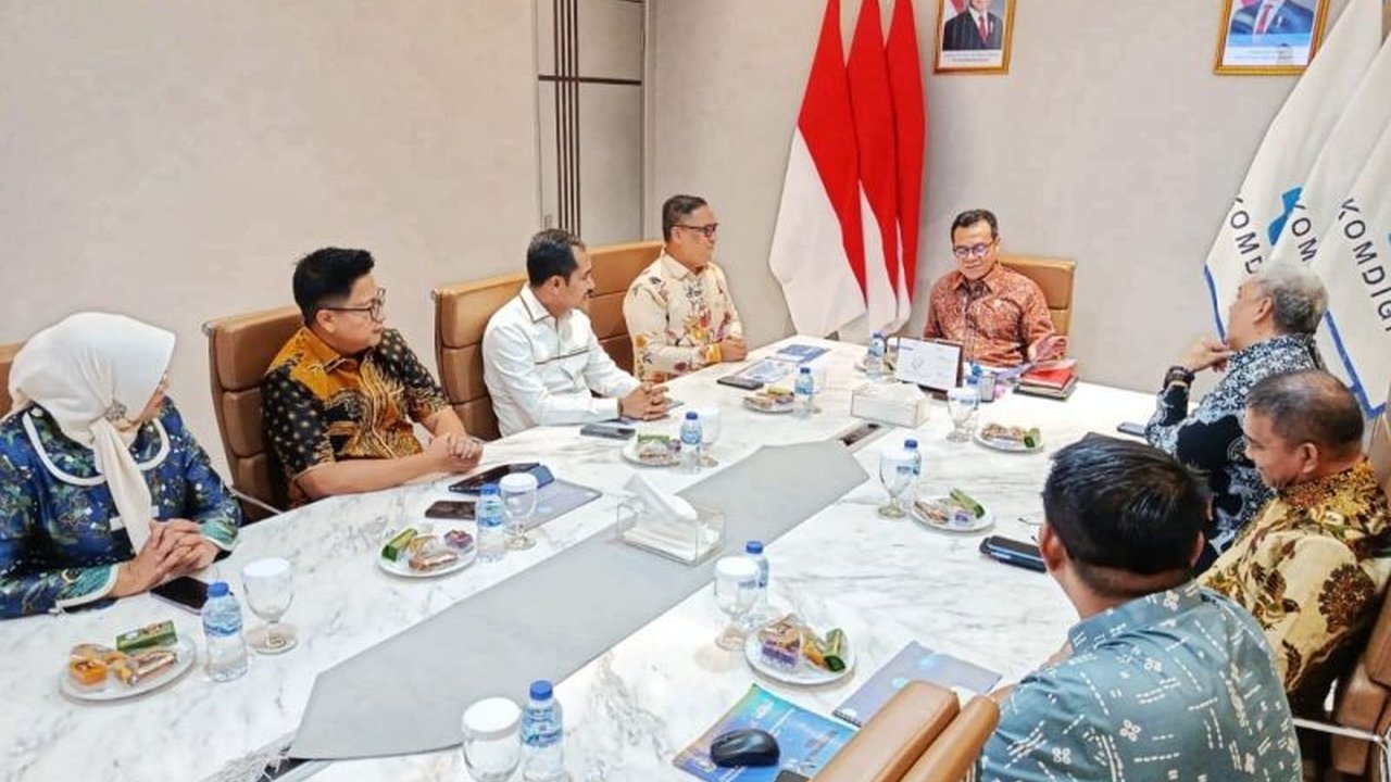 Kementerian Komdigi mendukung penuh inisiatif Transformasi Digital Kepri, termasuk penuntasan blankspot dan pembangunan kawasan AI seluas 3.000 hektare. Bagaimana detailnya?