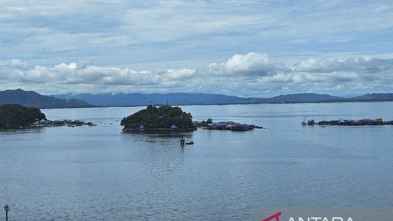 Dinas Kelautan dan Perikanan (DKP) Papua memprioritaskan pengembangan ekonomi biru dalam Renstra 2025-2029. Strategi ini diharapkan mampu meningkatkan kesejahteraan masyarakat pesisir dan menjaga kelestarian lingkungan.