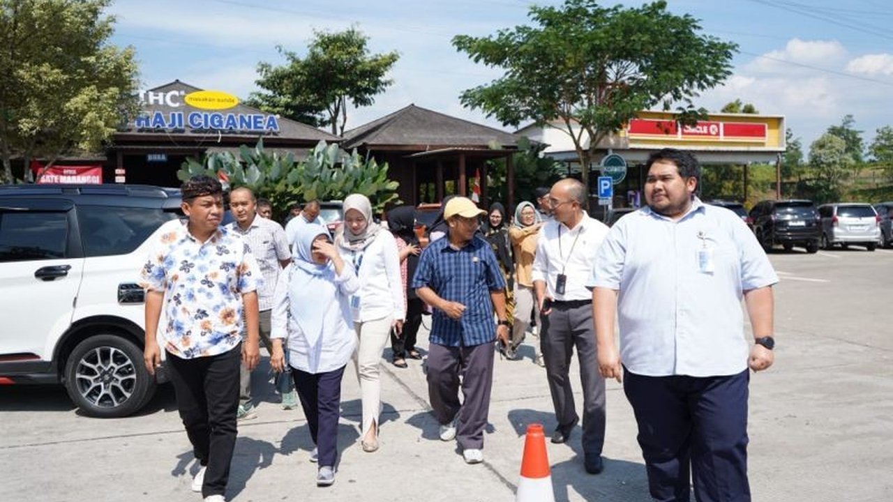 DPRD Purwakarta tinjau rest area KM 88A Tol Cipularang untuk optimalkan sinergi pendapatan daerah. Temukan bagaimana kontribusi UMKM dan pajak di sana.