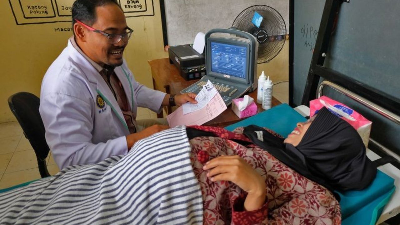 Menciptakan lingkungan bebas asap rokok sangat krusial bagi ibu hamil. Ini adalah langkah vital untuk mencegah risiko stunting pada janin dan memastikan tumbuh kembang optimal.