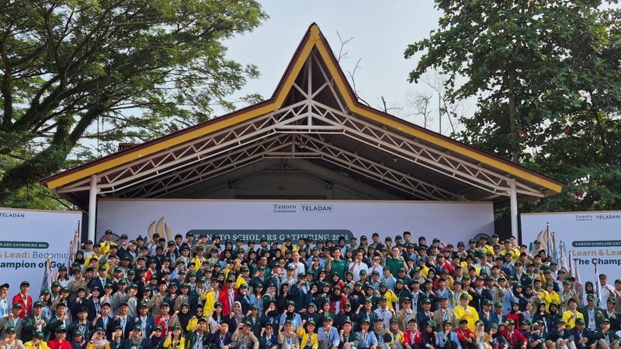 Tanoto Foundation menegaskan pengembangan soft skills krusial untuk SDM Indonesia. Pelajari bagaimana program beasiswa TELADAN membentuk pemimpin masa depan yang adaptif!