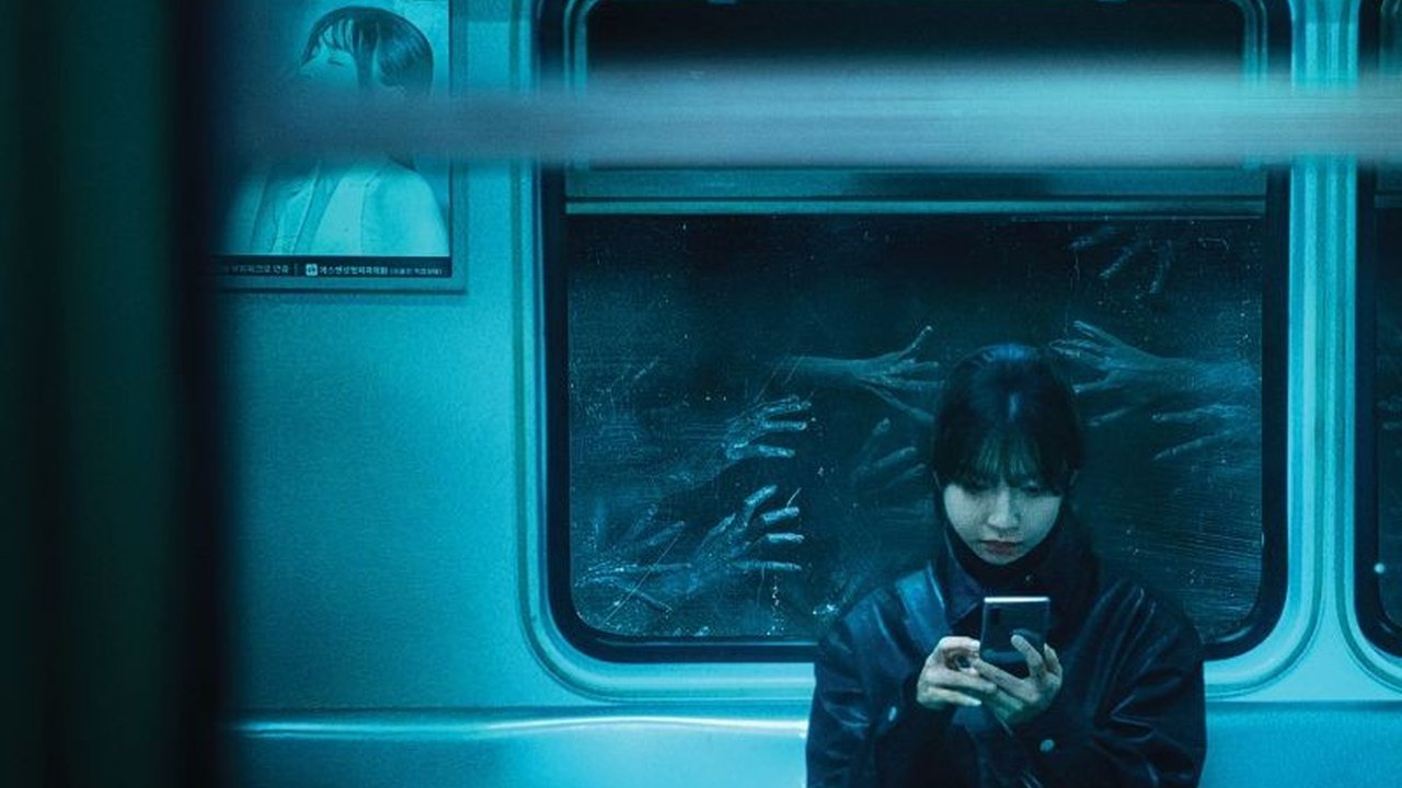Film Ghost Train dari Korea Selatan tidak hanya menyajikan horor mistis, tetapi juga mengemas sifat buruk manusia menjadi teror yang menohok. Siapkah Anda menghadapi cerminan diri?