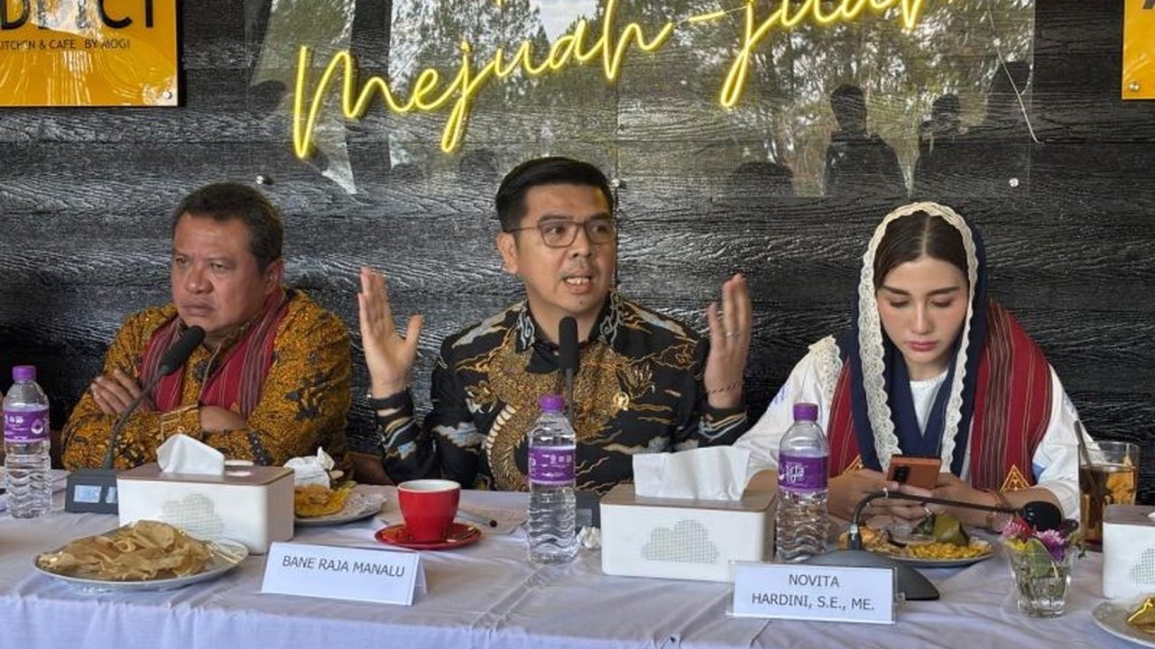 Anggota DPR RI menyoroti pentingnya keterlibatan masyarakat dalam pengembangan Danau Toba, terutama setelah kawasan tersebut menerima 'kartu kuning' dari UNESCO. Bagaimana nasib status Geopark Kaldera Toba selanjutnya?