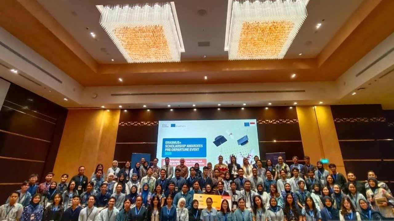 Sebanyak 260 mahasiswa dan dosen Indonesia berhasil meraih Beasiswa Erasmus+ untuk studi di Eropa. Ini adalah investasi Uni Eropa bagi masa depan Indonesia.