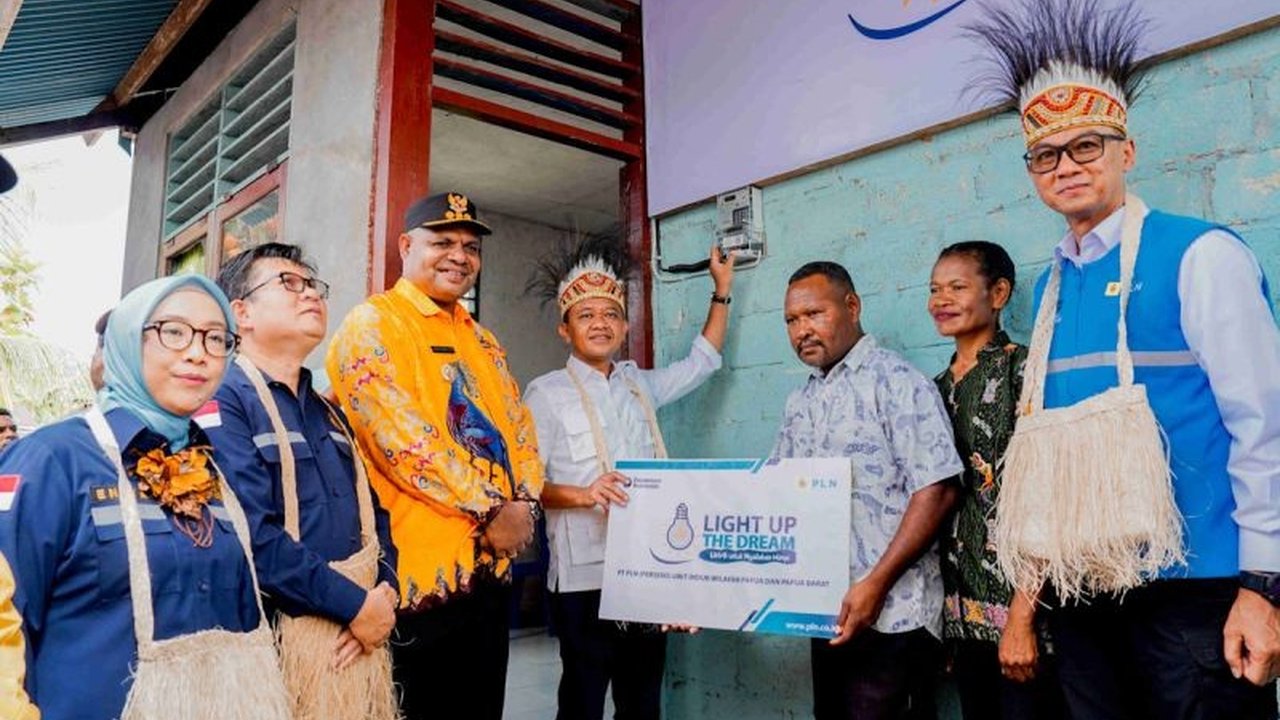 Menteri ESDM Bahlil Lahadalia memastikan komitmen pemerintah untuk pemerataan listrik Papua hingga pelosok, termasuk percepatan proyek PLTM Wabudori yang sempat terhenti.
