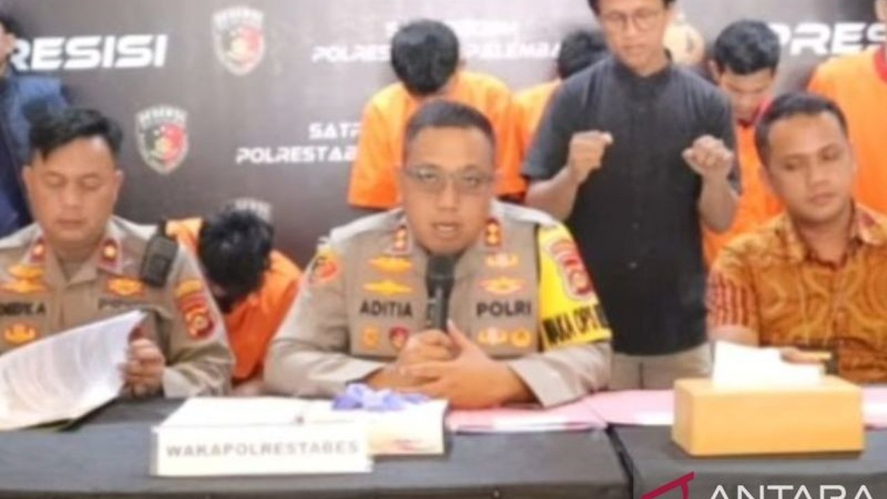 Polrestabes Palembang berhasil mengamankan 12 unit sepeda motor curian dari komplotan pencuri. Warga pemilik sepeda motor curian Palembang diminta segera mengambilnya.