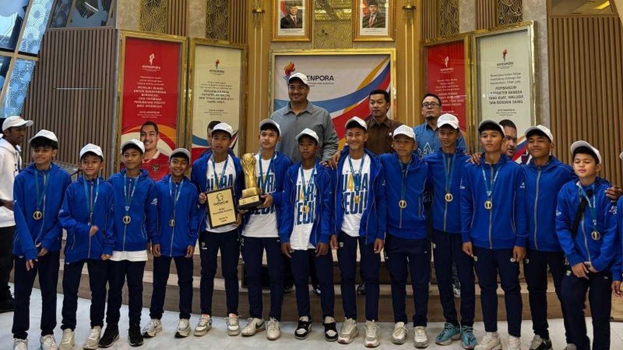 Akademi Persib Cimahi (APC) sukses meraih gelar juara Gothia Cup U-13 2025 di Swedia dengan rekor impresif. Menpora dan PSSI beri apresiasi tinggi.