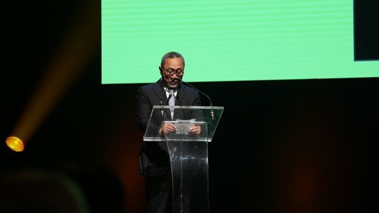 Menteri Koordinator Bidang Perekonomian Zulkifli Hasan berkomitmen menuntaskan masalah penanganan sampah di Indonesia dalam dua tahun melalui program Waste to Energy (PSEL), termasuk tumpukan di Bantargebang.