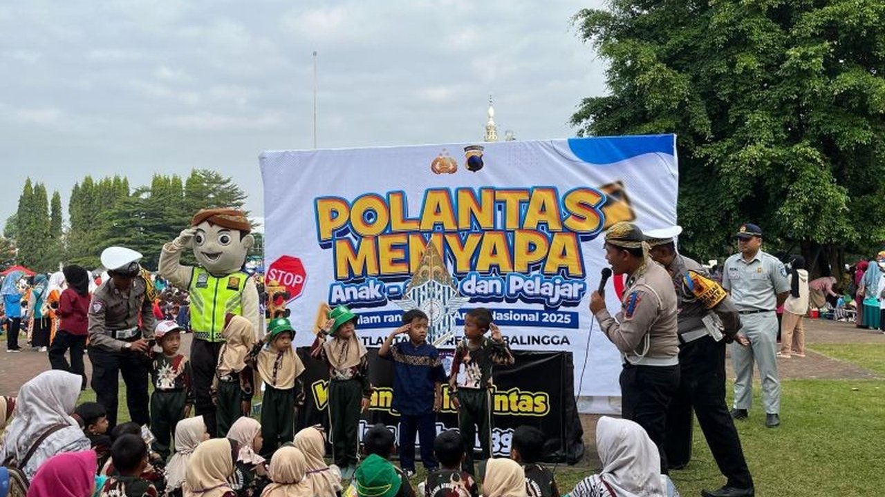 Tahukah Anda? Satlantas Purbalingga Edukasi Lalu Lintas Anak Lewat Wayang dan Badut Polisi