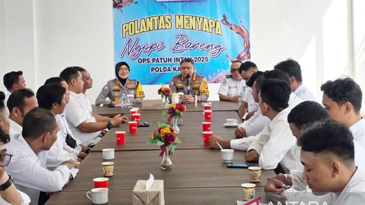 Ditlantas Polda Kalsel gelar program Polantas Menyapa, edukasi keselamatan lalu lintas kepada 25 sopir BRT Banjarbakula. Apa pentingnya bagi transportasi publik?