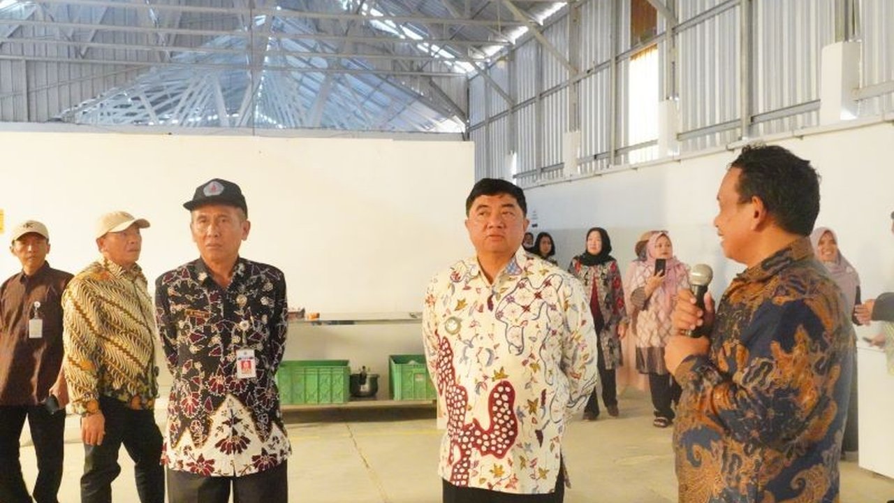 Pemerintah Kabupaten Garut melakukan studi tiru pengembangan bawang merah ke Brebes, sentra produksi nasional, demi mendongkrak produktivitas petani dan capaian di Garut.